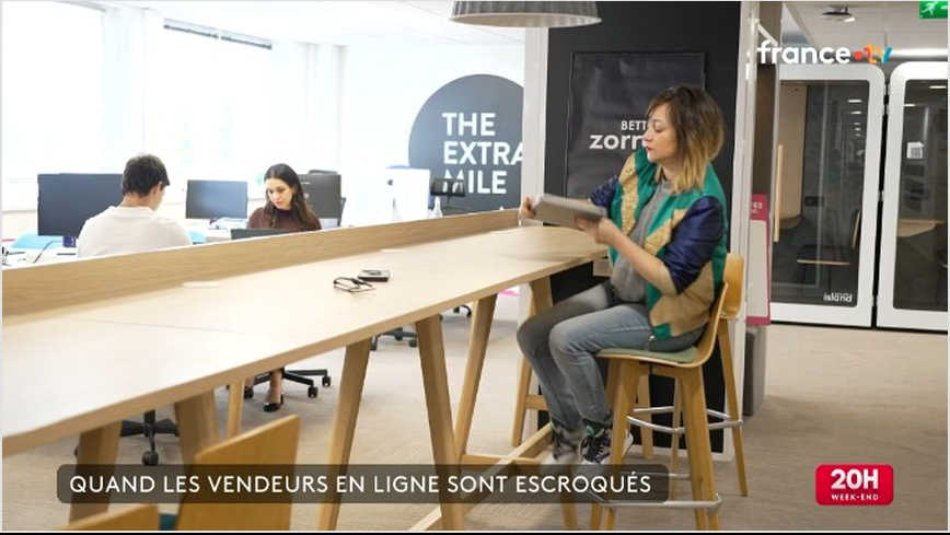 Capucine Berr dans les locaux de Zorrooo pendant le reportage du 20H de France 2