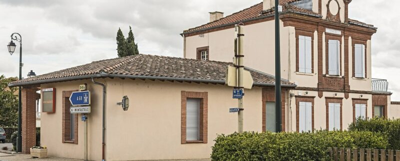 La mairie de Bazus, en Haute-Garonne.